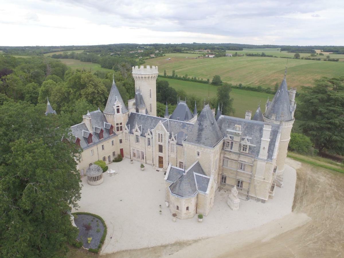 Chateau Des Chevaliers De Londigny Kültér fotó
